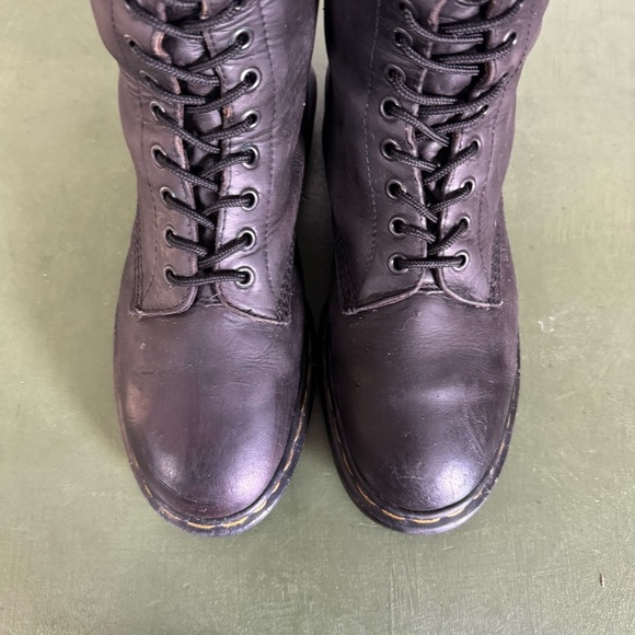 VTG England #1420 Dr. Martens OG 20-Eyelet Lace-Up Boots in Black Leather - Picture 10 of 16